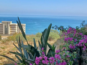 Garden apartment with sea view in Fuengirola